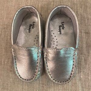 NWT Little Reggio Baby Shoes With Tote Bag, No Size-4 1/2”long, 2” wide, silver